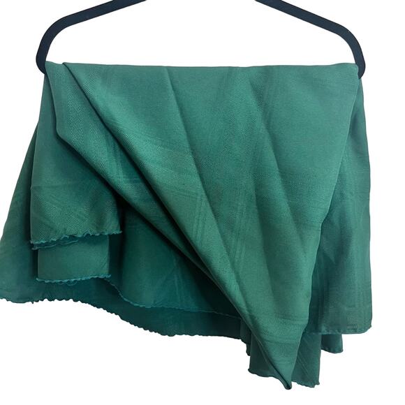 Hunter Green Round Holiday Tablecloth – Fits 6–8 Seat Table (70” Round) - Picture 14 of 16